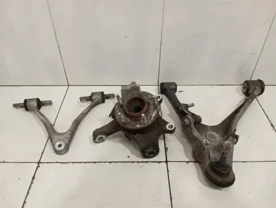 Chevrolet Corvette C6 Left Front Hub 88965637 Wheel Bearing Case Front Left