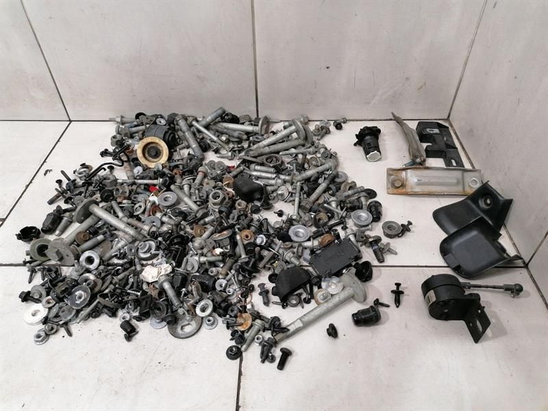 CHEVROLET CORVETTE C6 SCREWS SCREWS BOLTS FROM ONE CAR SET KIT BOLTS