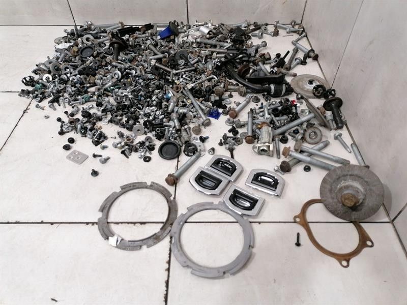 BENTLEY FLYING TRACK MK2 13-19 All bolts from the same car