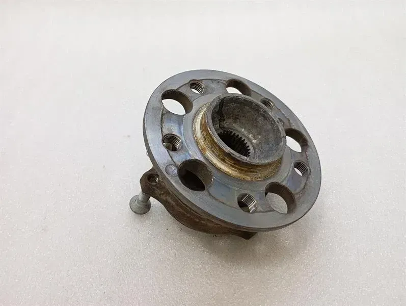Mercedes S-Class W222 Right Rear Hub A2223570300 Wheel Bearing Housing Rear Right