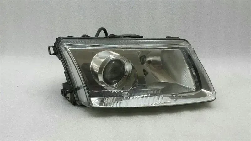 Volkswagen Passat B5 right headlamp headlight right xenon