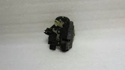 Audi S6 C5 RHD Front Right Door Lock 4B2837016A Right Handlebar