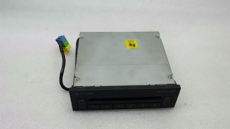 Volkswagen Passat B5 CD changer 3B7035110 CD changer
