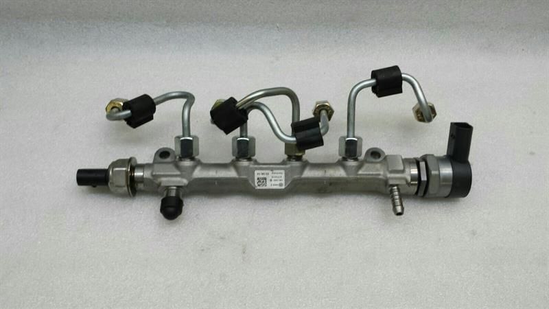 Volkswagen Golf VII fuel rail 057130764AB fuel rail pipe 1.6 TDI CLH
