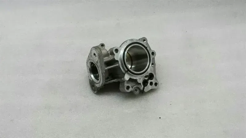 Mercedes E Class W207 Oil Pump Housing A2760700430 Oil Pump Housing M276 V6