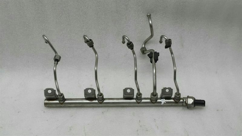 BMW 5 Series F07 GT Fuel Injection Moulding Pipe Distributor Left 7547599 Left Fuel Rail