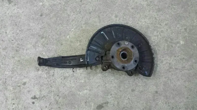 VW Touareg 7L wheel bearing housing knuckle front left 7L0407257A front left hub