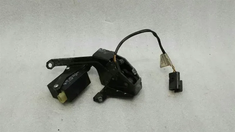 BMW 5 Series E39 Tailgate Window Actuator 8384069 Lock Latch Rear Window