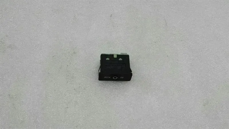 BMW 5 Series E60 E61 E70 E71E90 E91 E93 AUX IN Input 6986791 Audio Jack Single