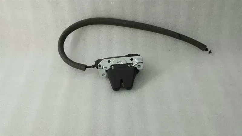 Mercedes C-Class W204 Boot Lock A2047500185 Tailgate Lock