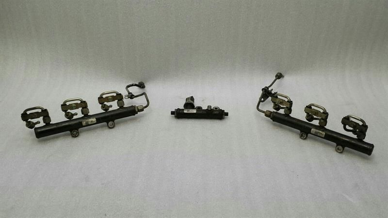 Jaguar XJ X350 X358 Fuel Rail 4R8Q-9D280-AA Fuel Injector Pipe Manifold 2.7D