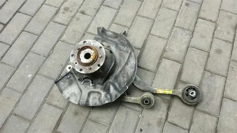 BMW M5 M6 E60 wheel bearing housing knuckle front right 312122880 right hub