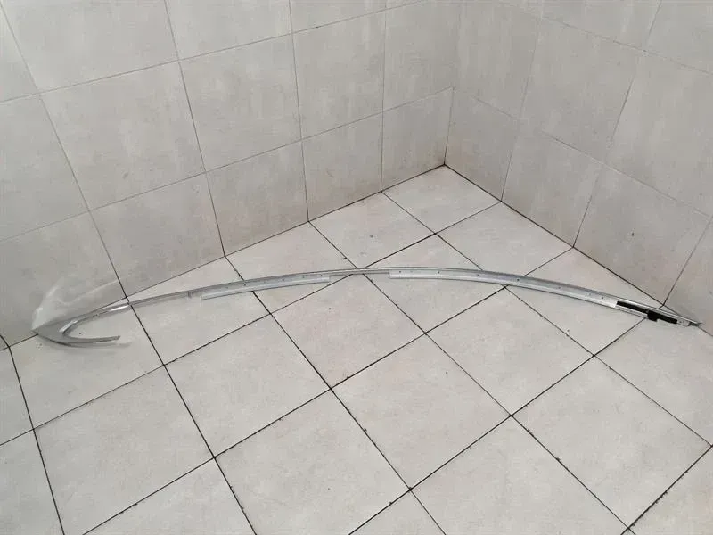 Tesla Model S 90D Right Body Moulding 1039308-00-A Right Chrome Strip