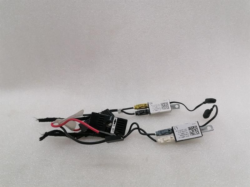 Tesla Model S 90D Aerial / Antenna 1004798-00-D Antenna