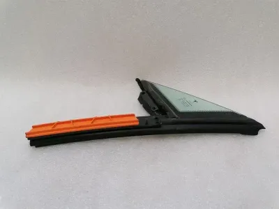 Tesla Model S 90D Left Front 1/4 Glass 1821299-00-A Door Panel 1/4 Front Left