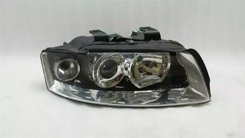 Audi A4 B6 RHD Right Headlamp Headlight Right Handlebar Xenon