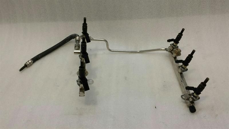 Mercedes R Class W251 Fuel Rail A2720701795 Injection Strip Pipe Distributor SET