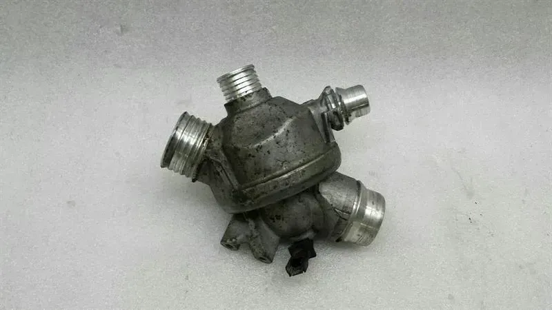 BMW Z4 E85 E86 THERMOSTAT HOUSING 11997710 THERMOSTAT HOUSING