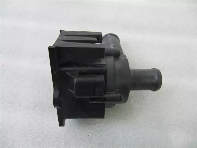 Audi A4 8K additional cooling pump 8K0819147 coolant pump pump