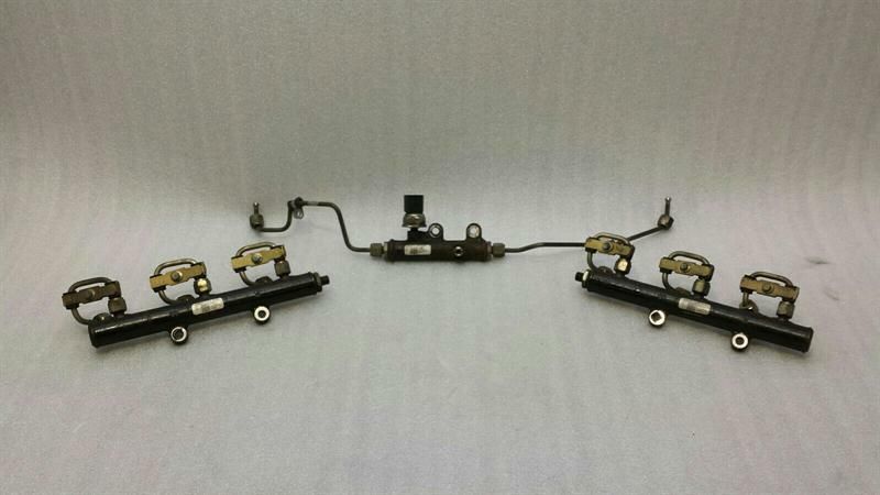 JAGUAR XJ X350 X358 Fuel Rail 4R8Q-9D280-AB Injection Strip Pipe Distributor 2.7D