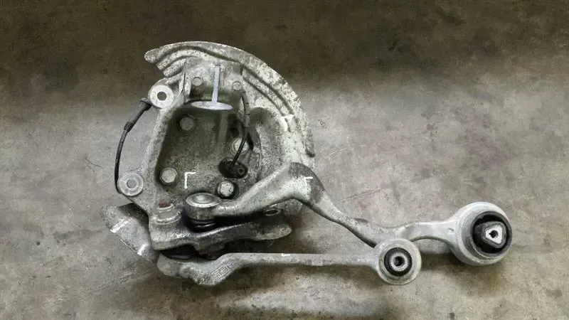 BMW 1 Series E81 Left Front Hub 31216764443 Wheel Bearing Housing Front Left Complete