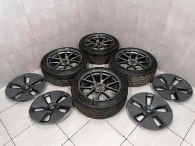 TESLA MODEL 3 STANDARD RANGE Alloy Wheel 1044261-00-A Alloy Rim 18X8.5J ET40
