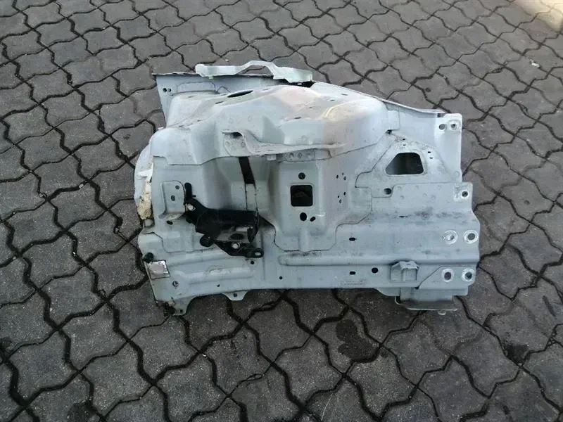 Tesla Model 3 Left Front Chassis Leg 1073791-S0-J Left Front Wheelhouse