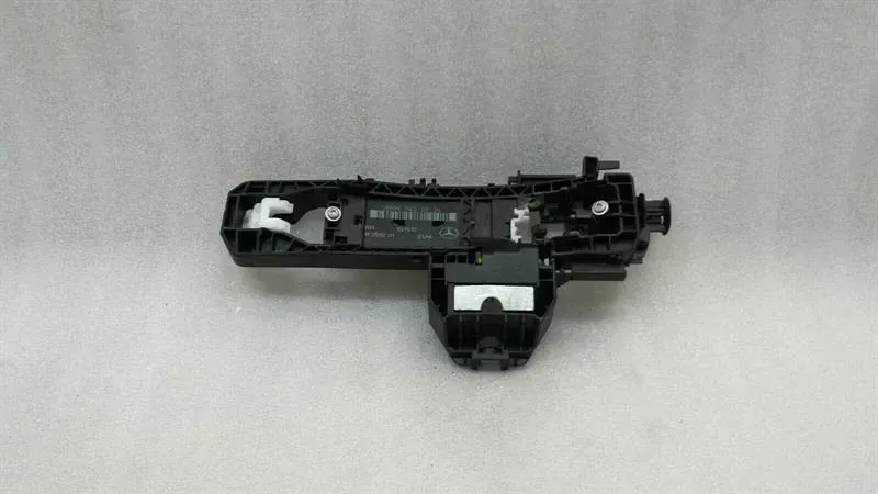 Mercedes CLA W117 left door handle carrier A2047602834 door handle holder left
