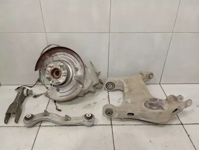 Jaguar i-PACE X590 EV400 Right Rear Hub T4K9597 Wheel Bearing Housing Rear Right