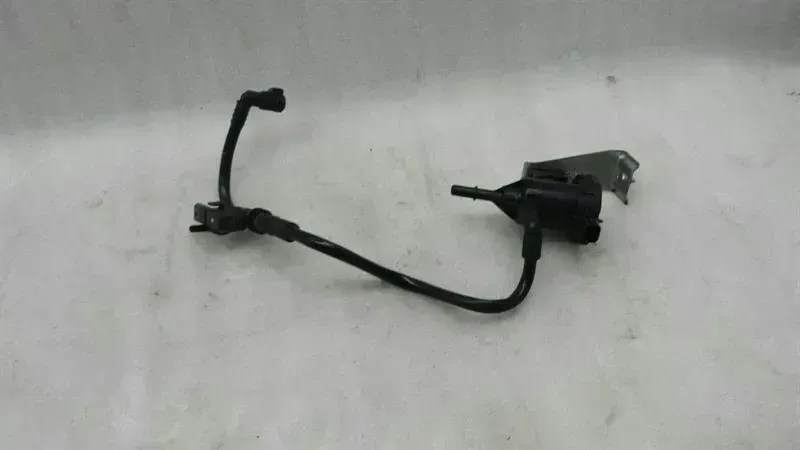 Mercedes GLA X156 Purge Valve A0014760532 Valve M270 2.0T