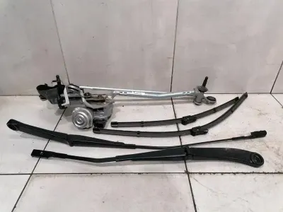Porsche Taycan 9J Front Wiper Linkage 9J1955120D Wiper Motor Front RHD