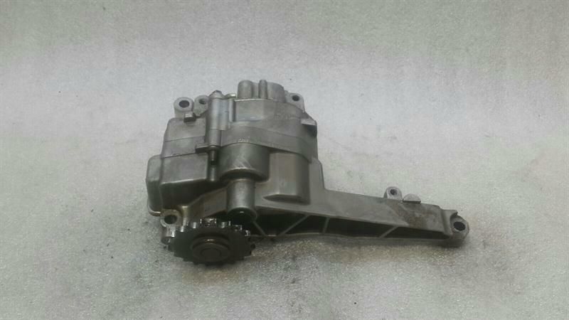 Mercedes CLS W219 oil pump A6421802001 oil pump oil auxiliary pump OM642