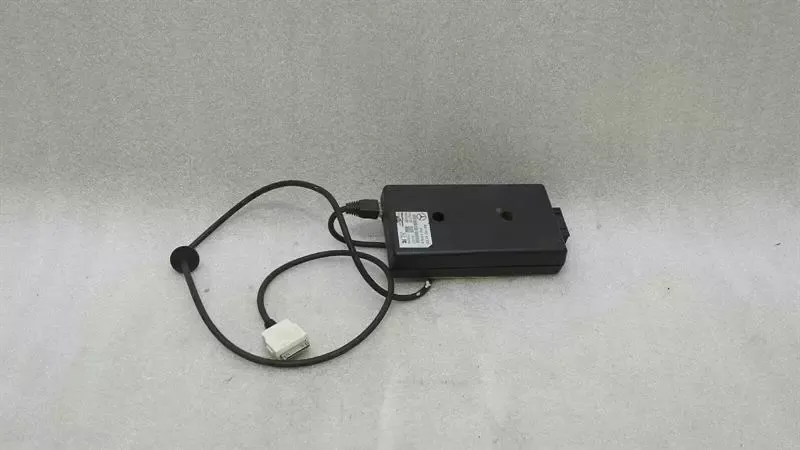 Mercedes CLK W209 Multimedia Module B67824252 Control Unit iPod Interface