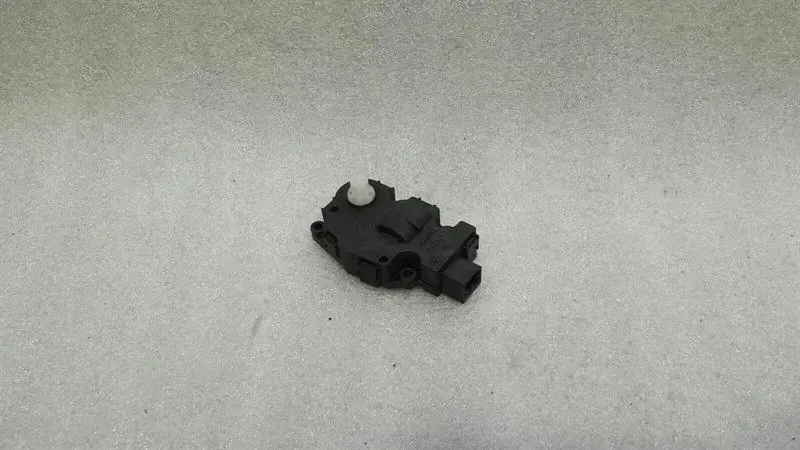 Porsche Panamera 970 Vent Flap Motor 97057384200 Servo Motor