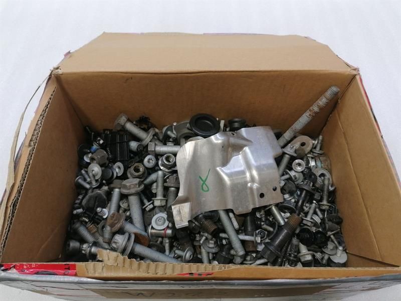 Mercedes S-Class W222 SCREENS BOLTS FROM ONE CAR SET SCREW SET