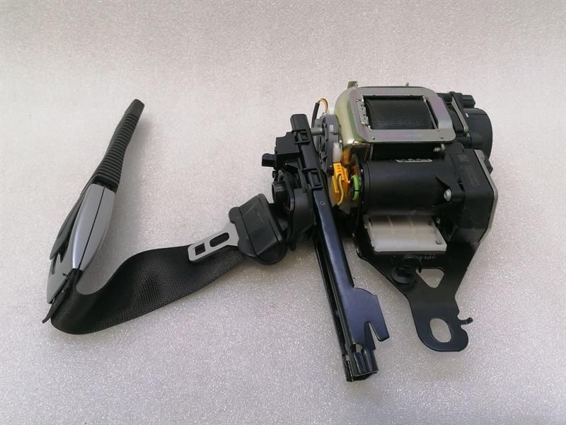 Mercedes S-class W222 front right seatbelt A2228604600 seat belt front re