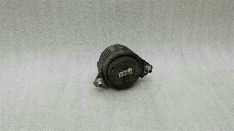Mercedes C Class W204 Left Engine Mount A2042400217 Engine Mount Left