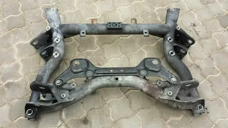 Mercedes E Class W207 Beam Subframe Front A2046280557 Front Axle Carrier