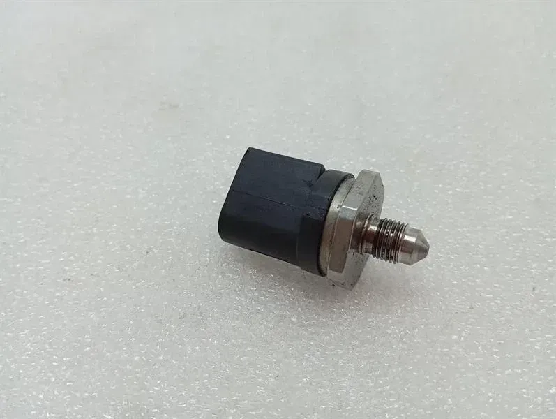Porsche Cayman 718 Fuel Rail Sensor 9P1906051 Fuel Pressure Sensor