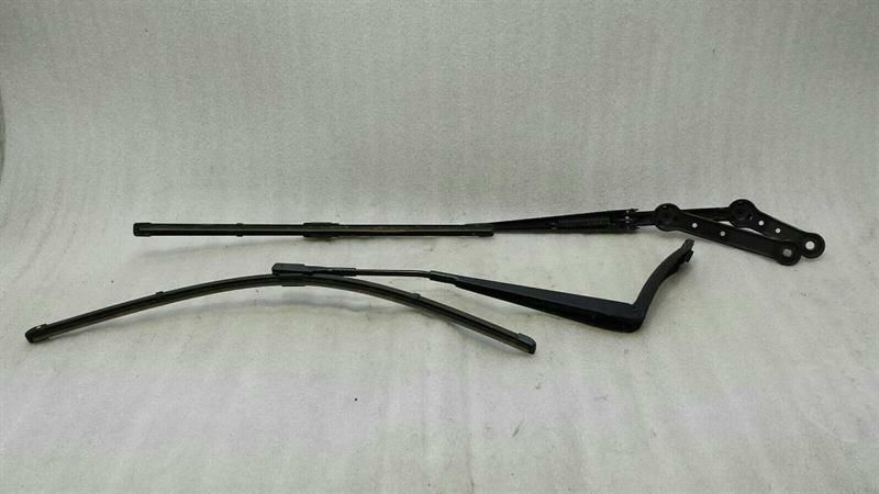 Mercedes GLA X156 RHD Wiper Arm A1768203500 Right Handlebar Set