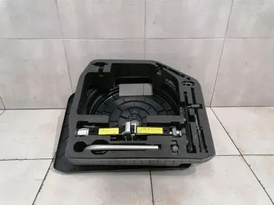 AUDI RS5 8T SAVER KIT 8t0012108 Jack