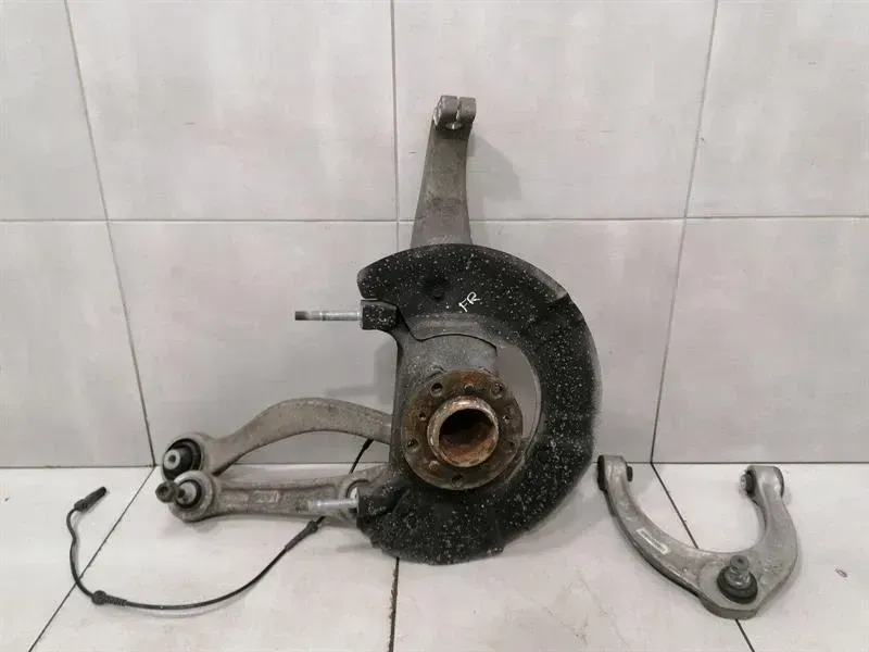 BMW 6 Series F13 Right Front Hub 31212284054 Wheel Bearing Housing Front Right