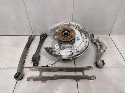 BMW 5 Series F90 G30 M5 Left Rear Hub 7857065 Wheel Bearing Housing Rear Left