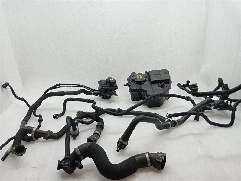 BMW 5 Series F90 G30 M5 Expansion Tank 17137889450 Expansion Tank Coolant