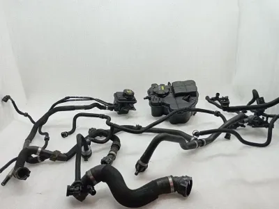 BMW 5 Series F90 G30 M5 Expansion Tank 17137889450 Expansion Tank Coolant