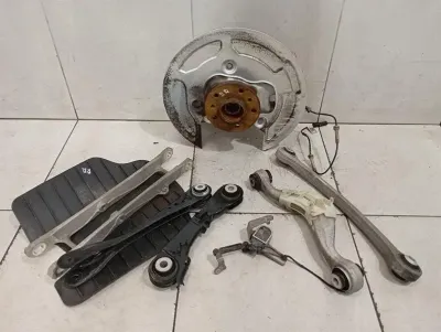 BMW 5 F90 G30 M5 Right Rear Hub 7857066 Wheel Bearing Housing Rear Right SET