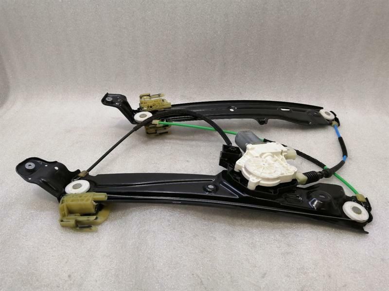 BMW 5 Series F10 Right Front Door Winder 7182112 Window Regulator Front Right