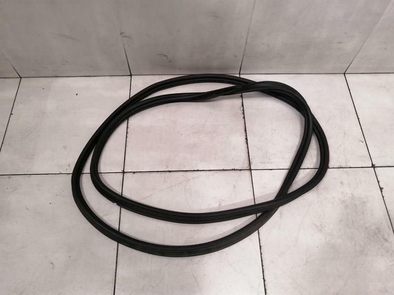 Porsche Macan 95B Boot Lid Seal 95B827705 Tailgate Seals