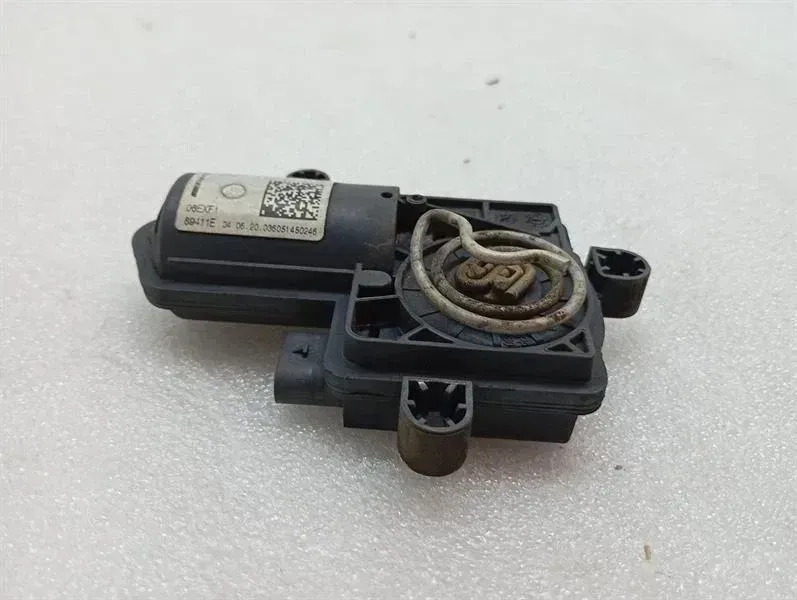 Mercedes C Class W205 Right Exhaust Actuator A2909064100 Exhaust Actuator Hi Re