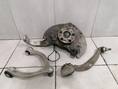 Mercedes C63 W205 Right Front Hub A2053325400 Wheel Bearing Housing Front Right AMG